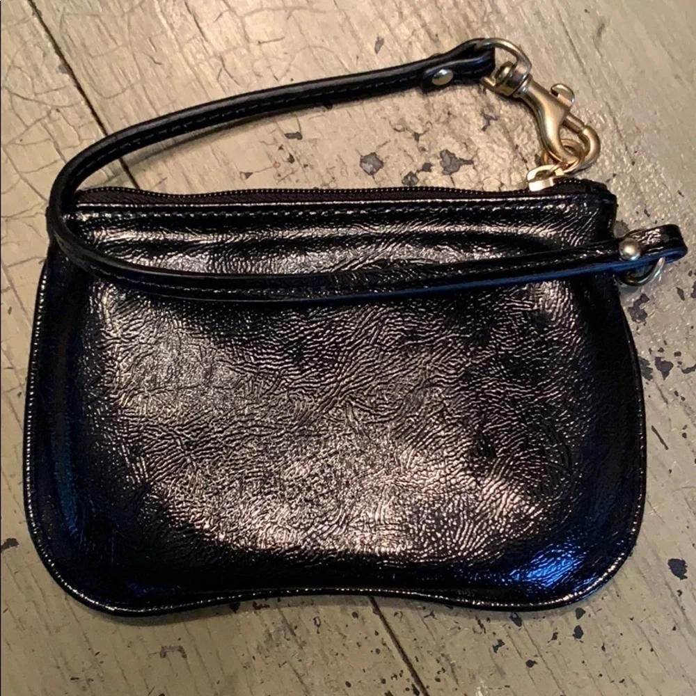 𝅺COACH Poppy Black & Gold Patent Leather Wristlet
